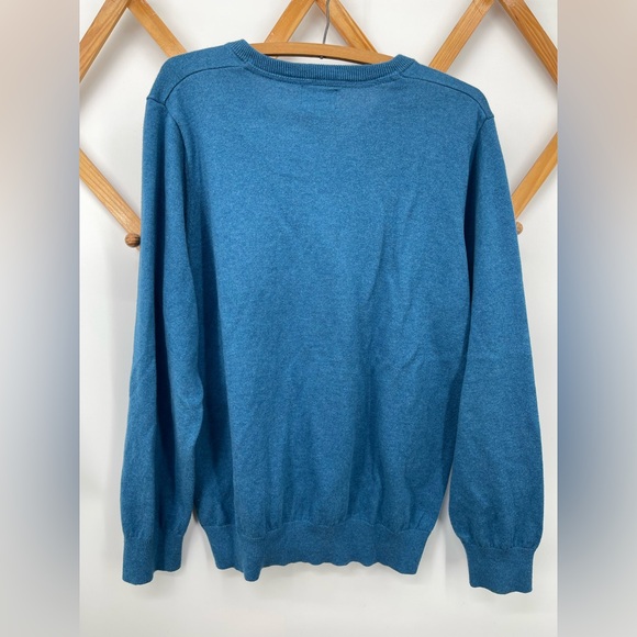 L.L. Bean Men's Blue V-Neck Cotton and Cashmere Sweater - Picture 7 of 7